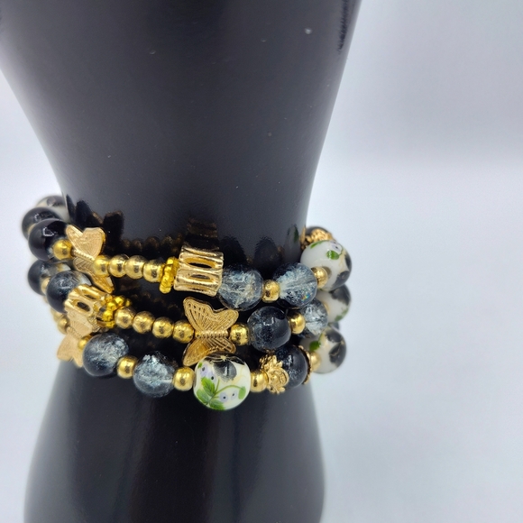 NWOT Glass Bead Gold and Black Bracelet With Adorable Butterfly Accents - Picture 2 of 3